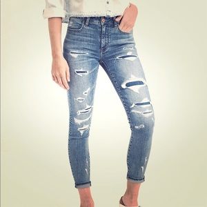 American Eagle hi-rise jegging crop, destructed. Like new.